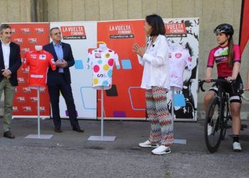 Presentan los maillots de líder de La Vuelta Femenina by Carrefour.es