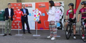 Presentan los maillots de líder de La Vuelta Femenina by Carrefour.es
