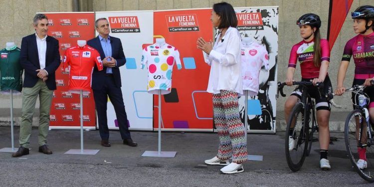 Presentan los maillots de líder de La Vuelta Femenina by Carrefour.es