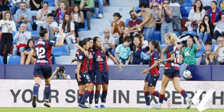 Un Levante solvente se lleva el derbi ante un Valencia en inferioridad