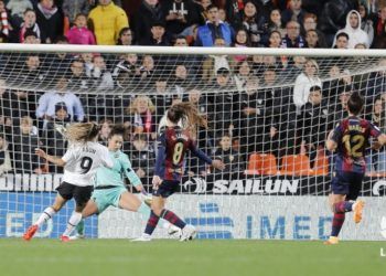 Asun afila un triplete en el triunfo del Valencia ante el Levante