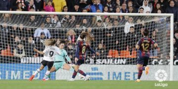 Asun afila un triplete en el triunfo del Valencia ante el Levante