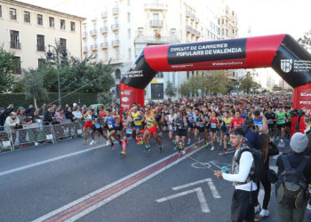 La 12ª Volta a Peu de les Falles tanca el Circuit de Carreres Populars de València 2022