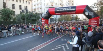 La 12ª Volta a Peu de les Falles tanca el Circuit de Carreres Populars de València 2022