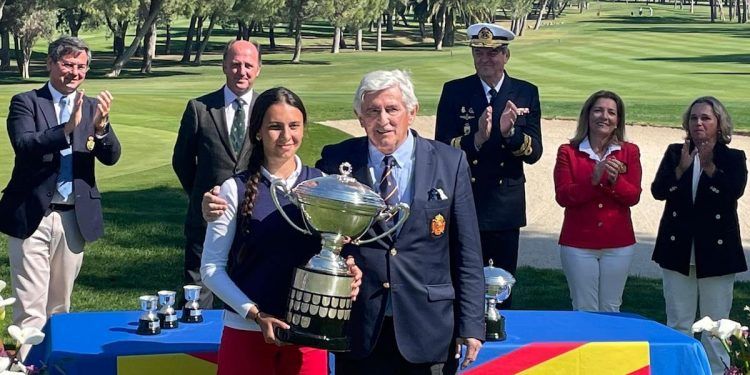 Cayetana Fernández incrementa la gloria del golf español con el triunfo en la Copa de la Reina