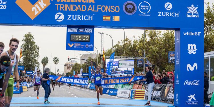 Klosterhalfen se impone en el Medio Maratón Valencia