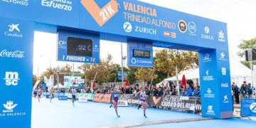 Laura Luengo destrozó el récord de España en el Medio Maratón Valencia