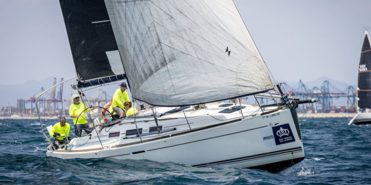 El Elena Nova refuerza su liderato en el Trofeo SM La Reina tras dos jornadas