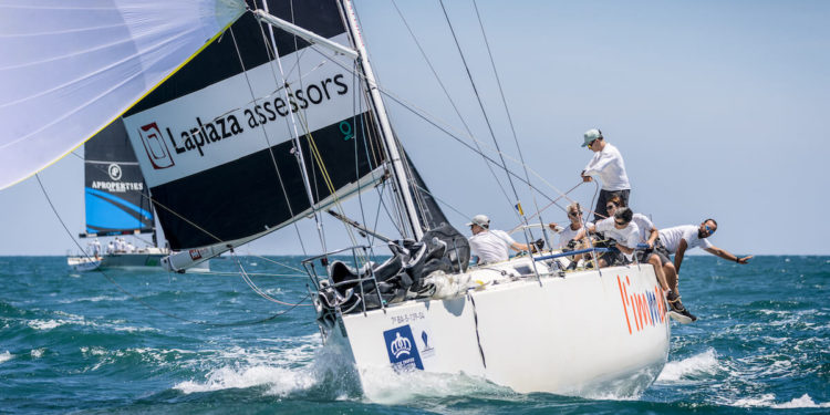 El Elena Nova refuerza su liderato en el Trofeo SM La Reina tras dos jornadas