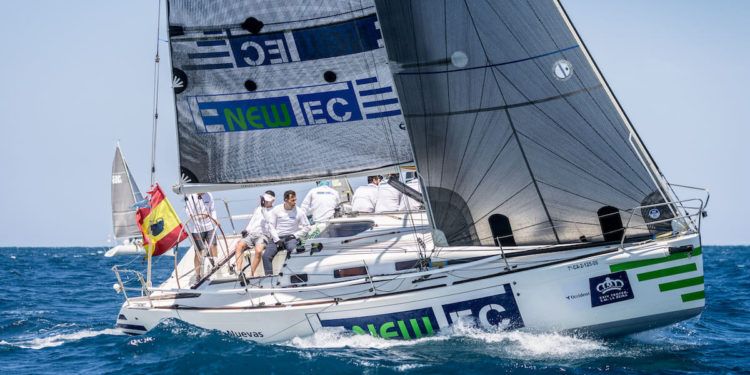 El Elena Nova refuerza su liderato en el Trofeo SM La Reina tras dos jornadas