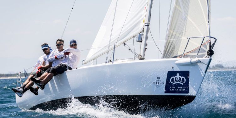 El Elena Nova refuerza su liderato en el Trofeo SM La Reina tras dos jornadas