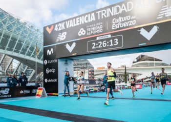 Marta Galimany bate el récord de España en el Maratón Valencia