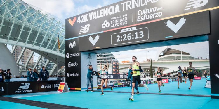 Marta Galimany bate el récord de España en el Maratón Valencia