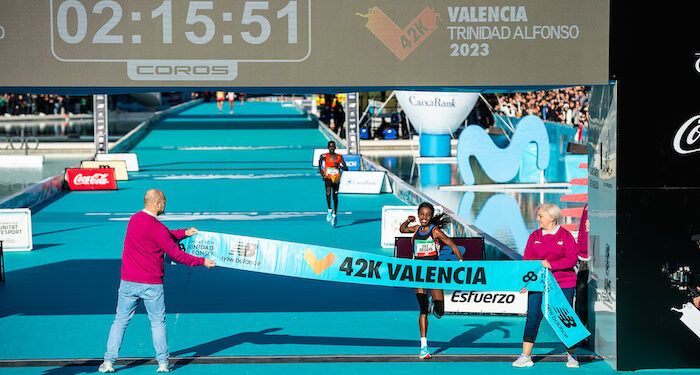 Worknesh Degefa se impone en el Maratón de Valencia