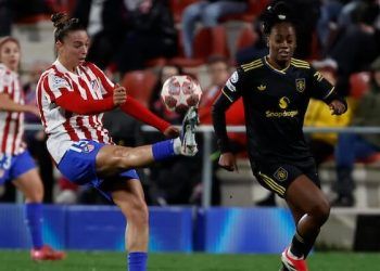 El Atlético cayó ante un sólido United y necesita una importante remontada para seguir en Europa