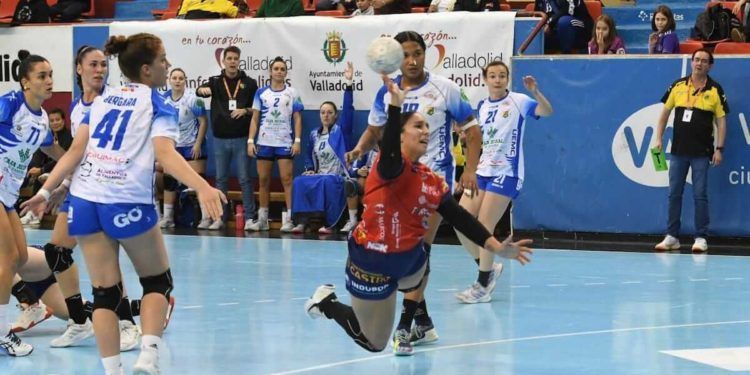 Elche, Valladolid, Bera Bera y Málaga colideran tras siete jornadas de la DHF de balonmano