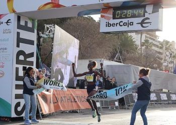 Agnes Jebet bate el récord del mundo en el 10K Valencia Ibercaja con un tiempo de 28:46