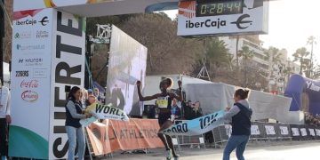 Agnes Jebet bate el récord del mundo en el 10K Valencia Ibercaja con un tiempo de 28:46