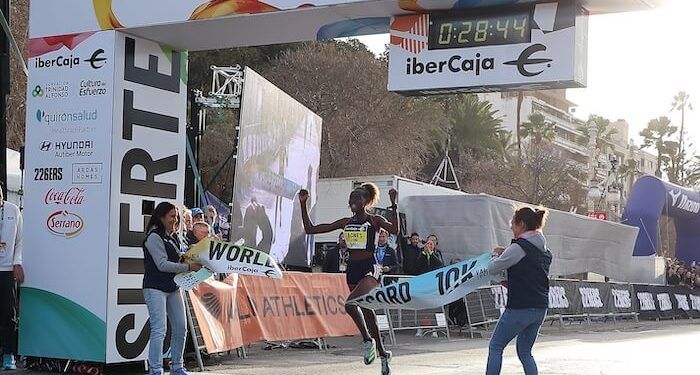 Agnes Jebet bate el récord del mundo en el 10K Valencia Ibercaja con un tiempo de 28:46