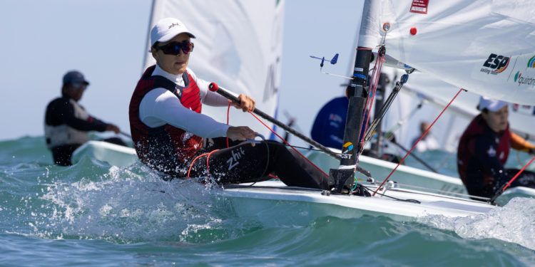 Ana Moncada firmó el mejor resultado nacional en la primera jornada del Mundial de ILCA6 con un octavo puesto
