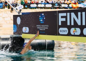 Ángela Martínez, oro en 10K en la Copa del Mundo de aguas abiertas en Ibiza