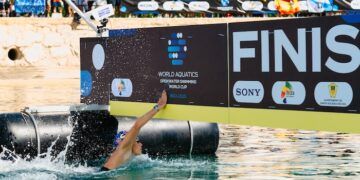 Ángela Martínez, oro en 10K en la Copa del Mundo de aguas abiertas en Ibiza