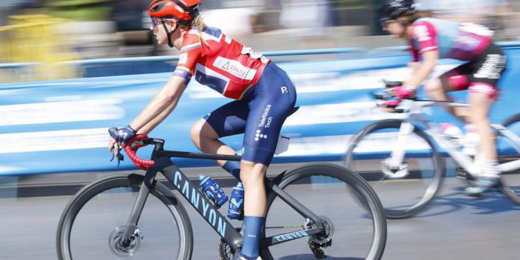 Van Vleuten y Movistar Team revalidan su título en La Vuelta y continúan su histórico 2022