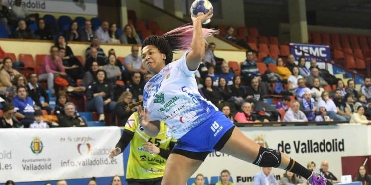 Málaga, Bera Bera, Elche, Aula Valladolid y Beti-Onak se imponente en la jornada 13 de DHF