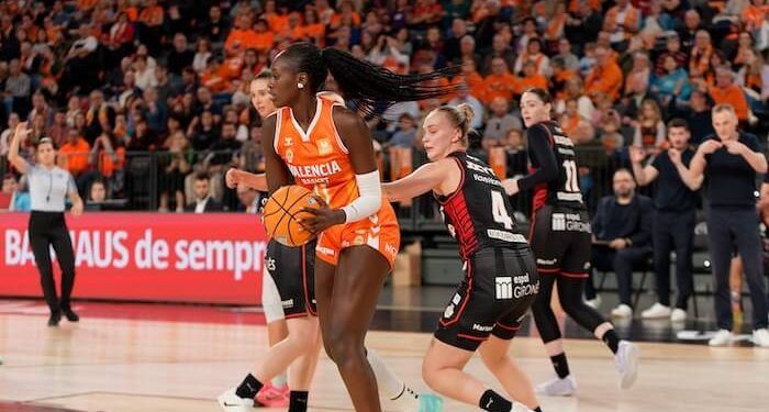 Spar Girona se impuso a Valencia Basket en un apretado final en el Roig Arena