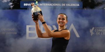 Clara Burel remontó a Alicia Herrero y conquistó el BBVA Open Internacional València