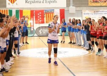 Bea Escribano: «El Elda Prestigio me dio luz para seguir disfrutando del balonmano»
