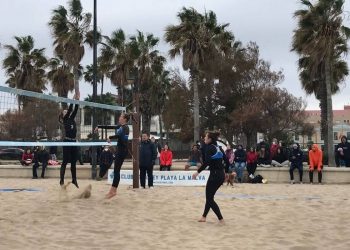 El Valencia BeachBol debuta con victoria en la liga nacional femenina de vóley playa