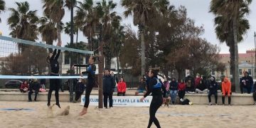 El Valencia BeachBol debuta con victoria en la liga nacional femenina de vóley playa