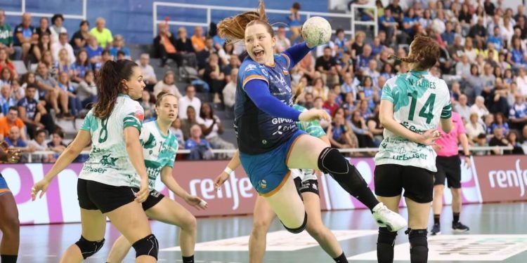 Bera Bera remontó al AtticGo BM Elche en el primer duelo de la final por el título