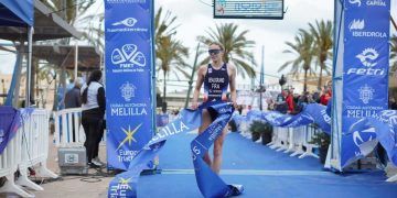 Cassandre Beugrand gana la Copa de Europa y el campeonato del Mediterráneo de Triatlón Melilla