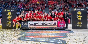 Casademont Zaragoza levanta la Copa de la Reina en casa