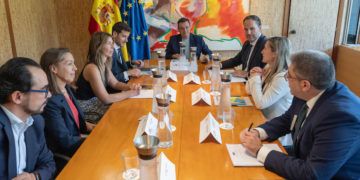 El CSD, la RFEF y las futbolistas de la selección absoluta profundizan en el acuerdo alcanzado en Oliva