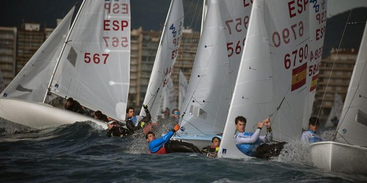 Espectacular estreno de la 46ª Christmas Race con buen viento en la bahía de Palamós