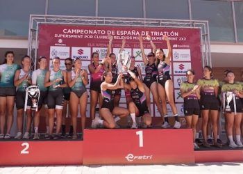 Cidade de Lugo Fluvial cerró su victoria en la Liga Iberdrola de triatlón en Arenales de Sol