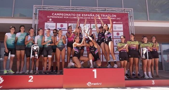 Cidade de Lugo Fluvial cerró su victoria en la Liga Iberdrola de triatlón en Arenales de Sol