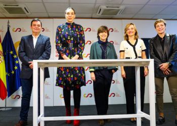 Clubes y jugadoras de baloncesto firman el acuerdo del nuevo convenio colectivo de la LFEndesa