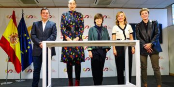 Clubes y jugadoras de baloncesto firman el acuerdo del nuevo convenio colectivo de la LFEndesa