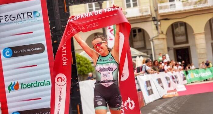 Cristina Jiménez-Orta ganó el campeonato de España de triatlón júnior 2025 en A Coruña