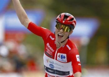 Demi Vollering logró el triunfo final en La Vuelta por delante de Riejanne Markus y de Elisa Longo
