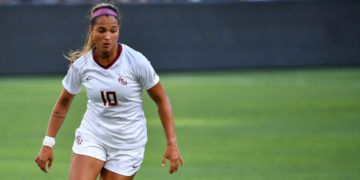 Deyna Castellanos ayuda a mujeres futbolistas en riesgo a estudiar y competir en Estados Unidos