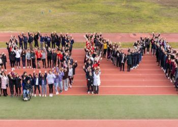 Deportistas del CAR de Madrid e integrantes del CSD conmemoran el 8M