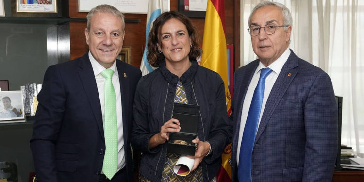 Elena Tejedor recibió la Medalla e Insignia de Oro al Mérito Deportivo de la RFEBM