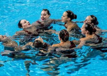 España nada en equipo libre para lograr el oro en el campeonato de Europa de Funchal