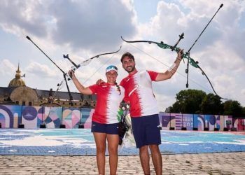 Los arqueros Elia Canales y Pablo Acha, diploma olímpico en equipo mixto en París