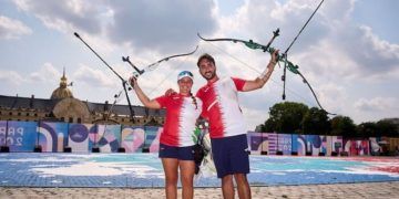 Los arqueros Elia Canales y Pablo Acha, diploma olímpico en equipo mixto en París